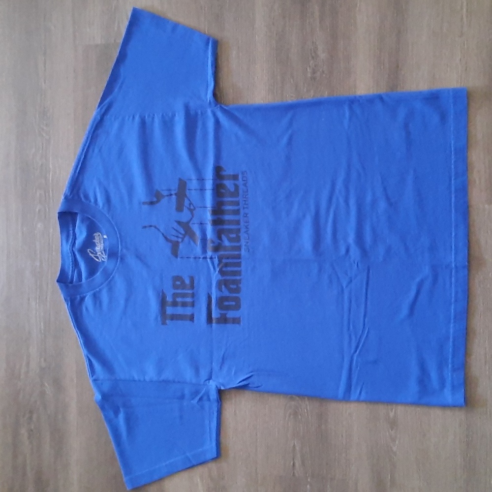 Sneaker Threads "Foamfather" T-shirt. Men's Large. Royal blue
